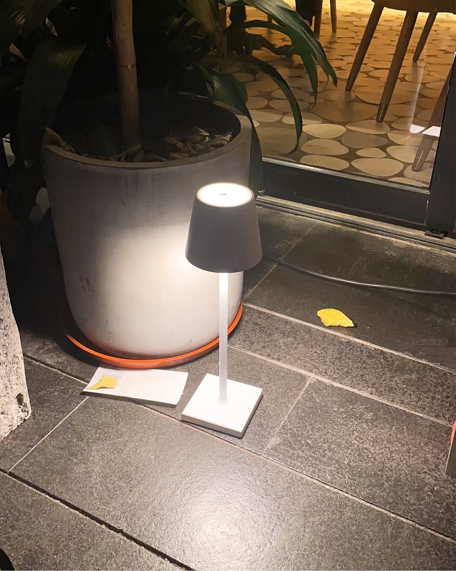 Doku Built-in Battery Table Lamp