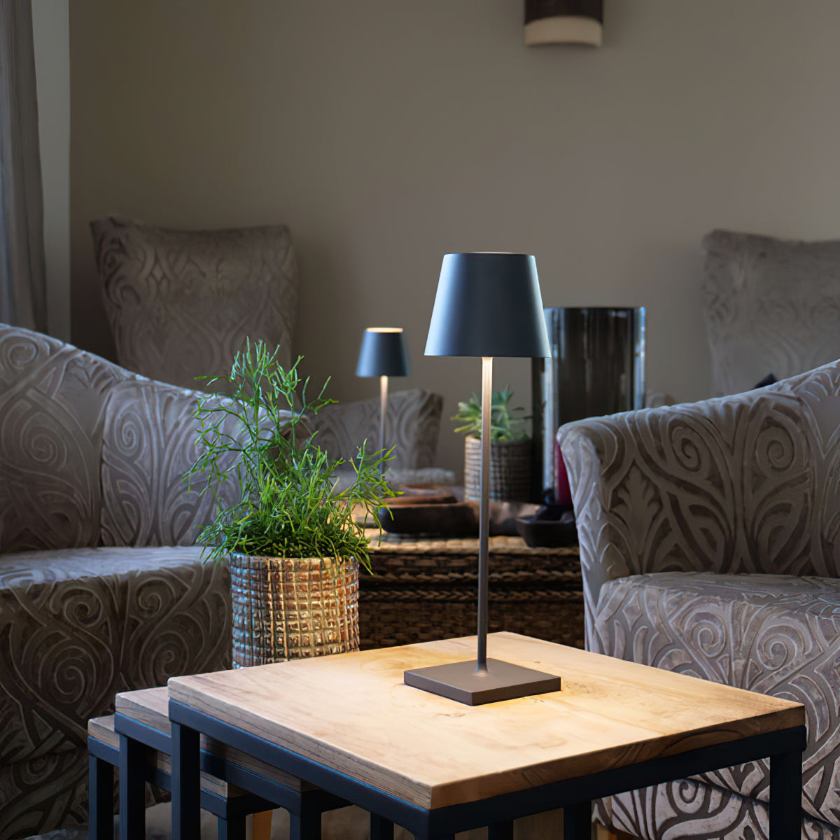 Doku Built-in Battery Table Lamp