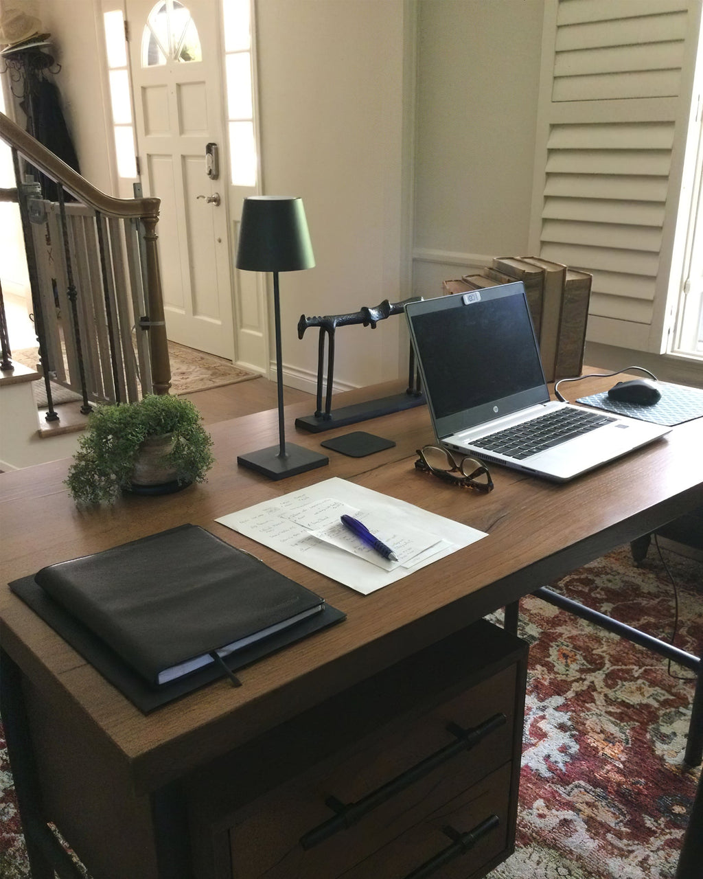 Doku Built-in Battery Table Lamp