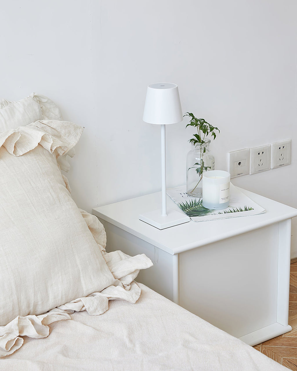 Doku Built-in Battery Table Lamp