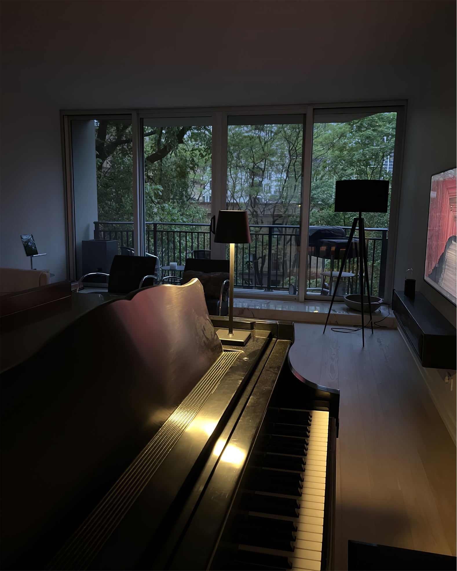 Doku Built-in Battery Table Lamp