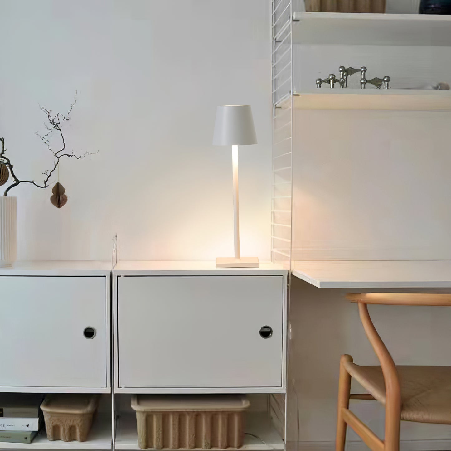 Doku Built-in Battery Table Lamp