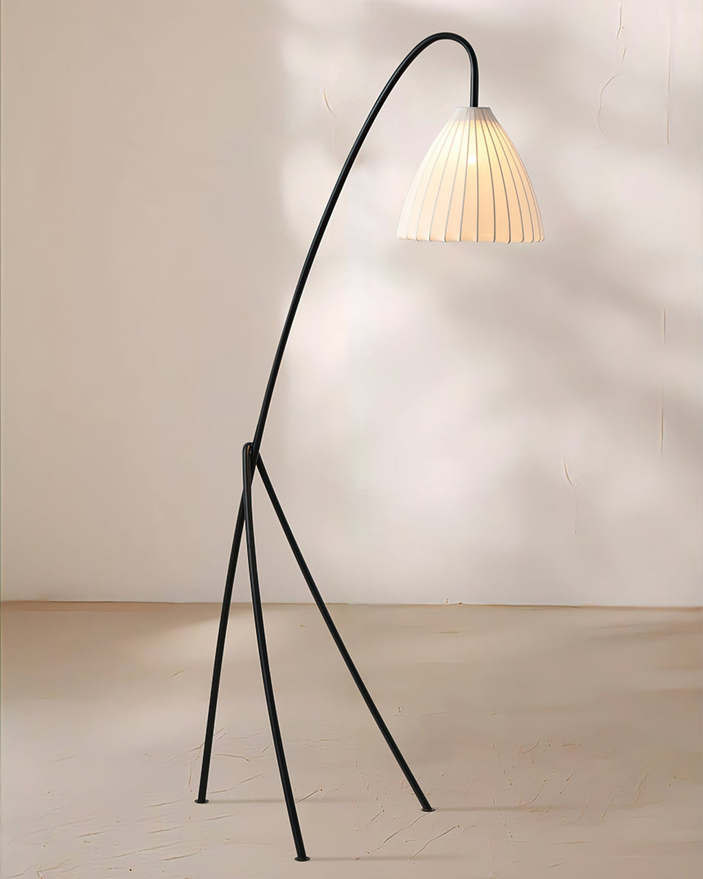 Rieort Tripod Floor Lamp
