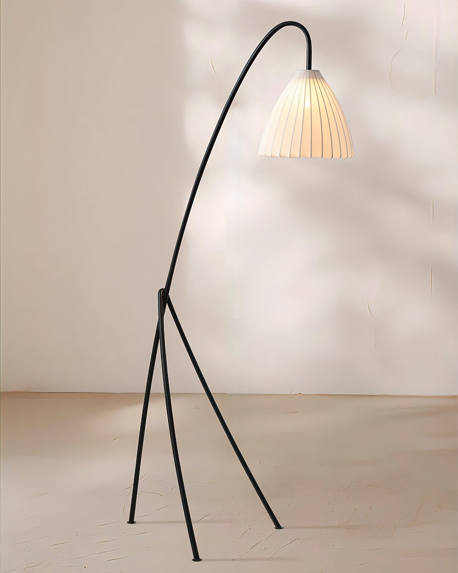 Rieort Tripod Floor Lamp