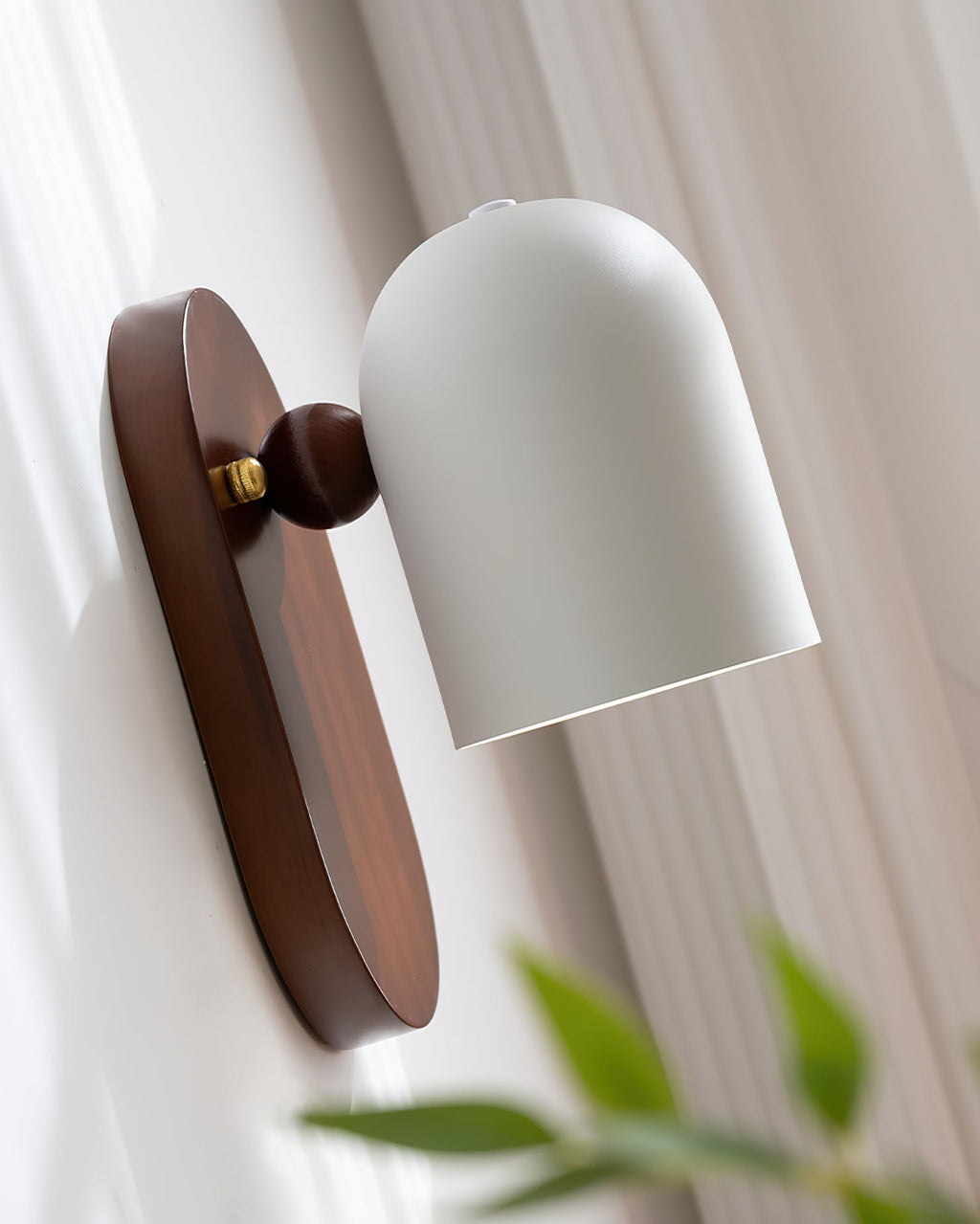 Sable Wall Lamp