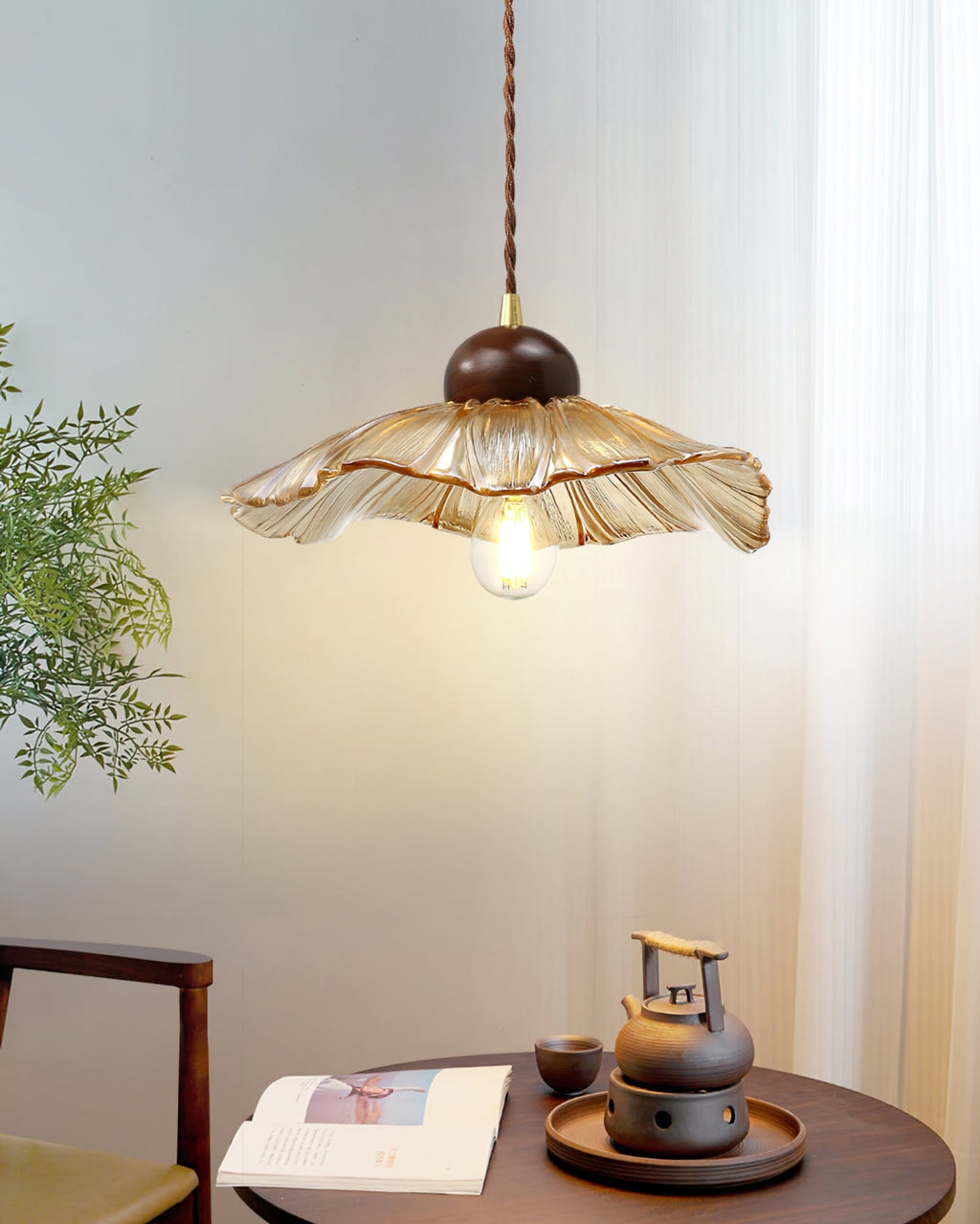 Scalloped Floral Pendant Lamp