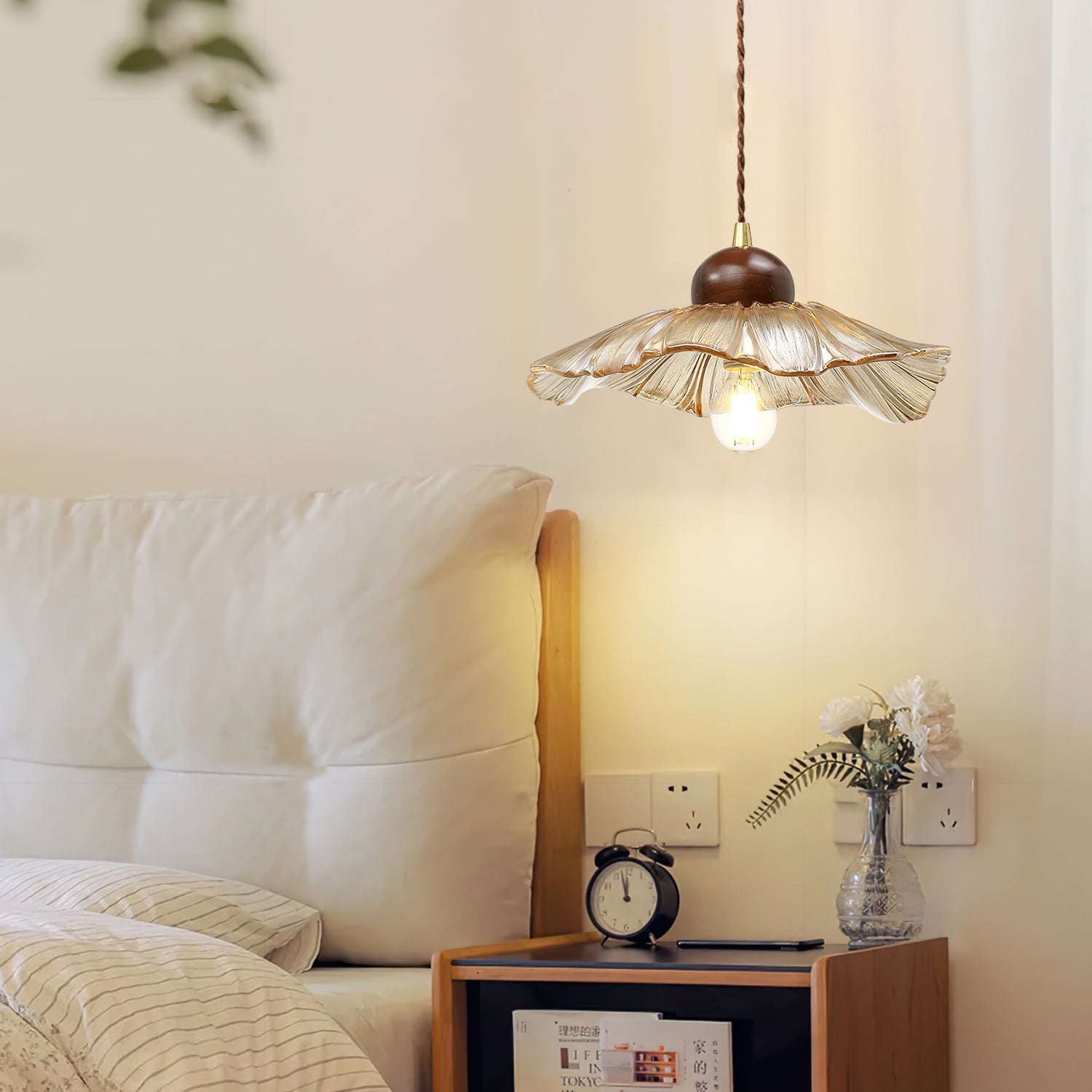 Scalloped Floral Pendant Lamp