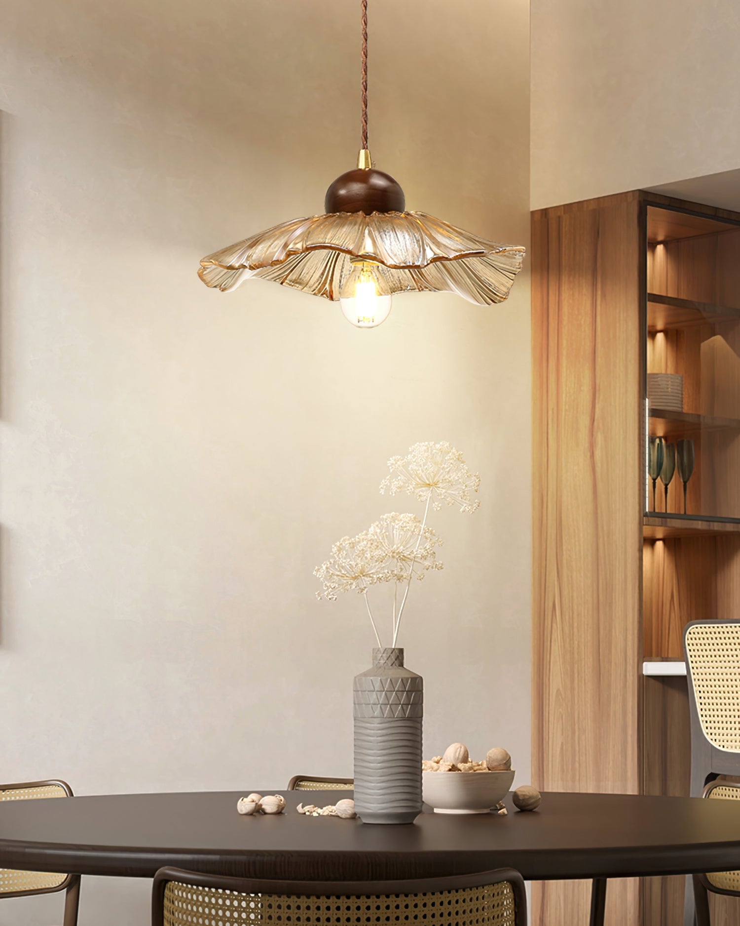 Scalloped Floral Pendant Lamp