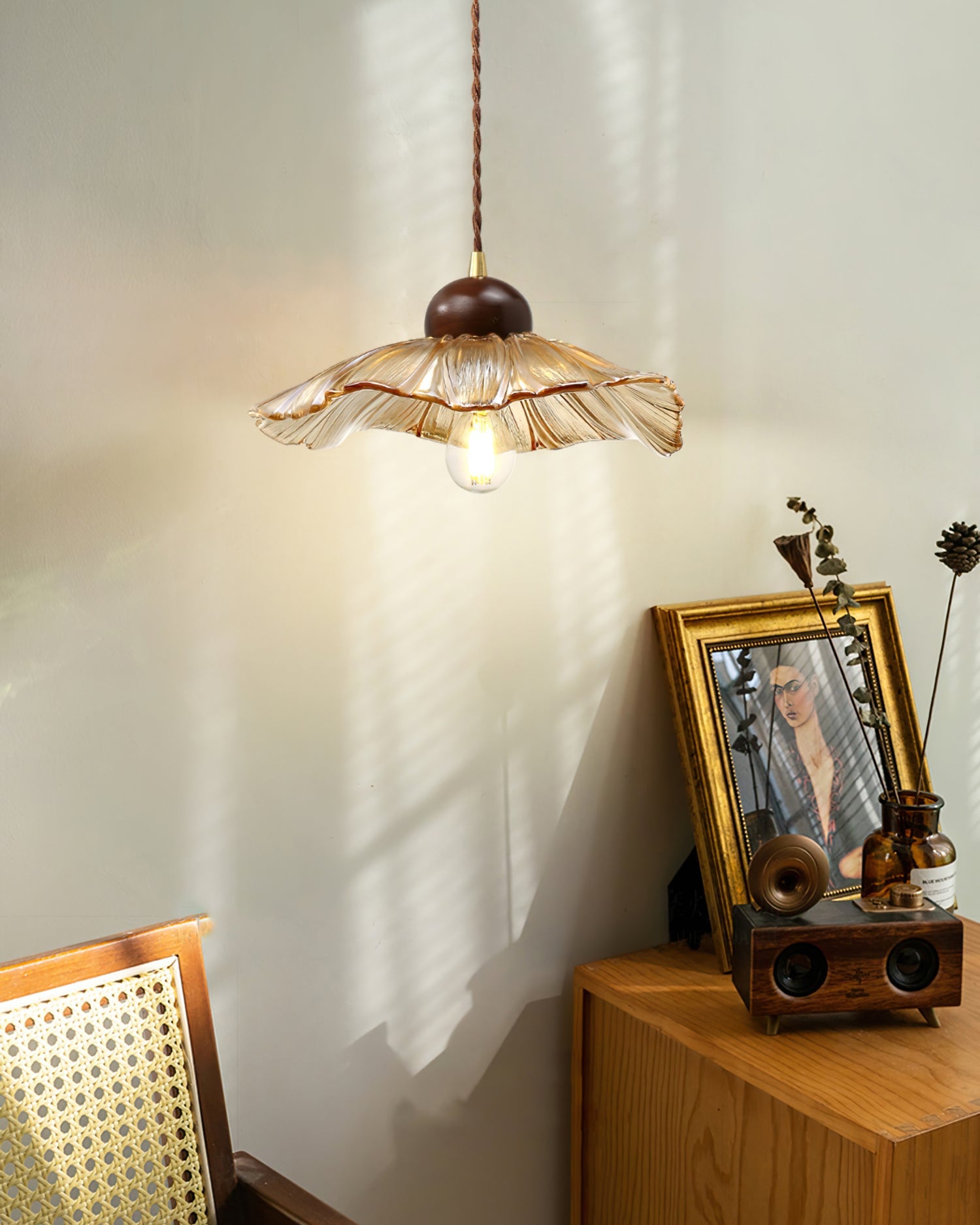 Scalloped Floral Pendant Lamp