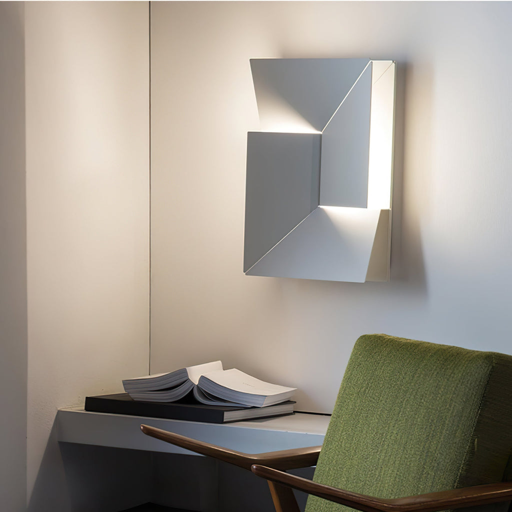 Shadows Wall Lamp