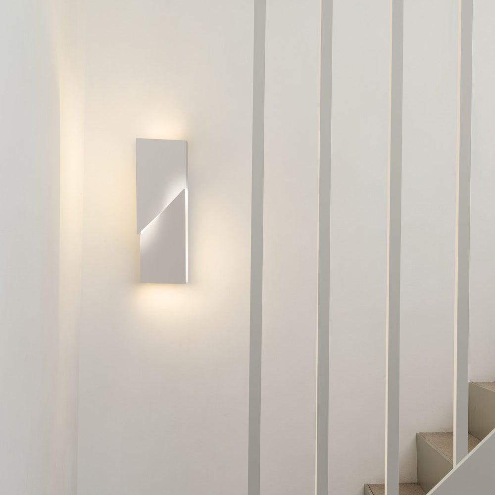 Shadows Wall Lamp
