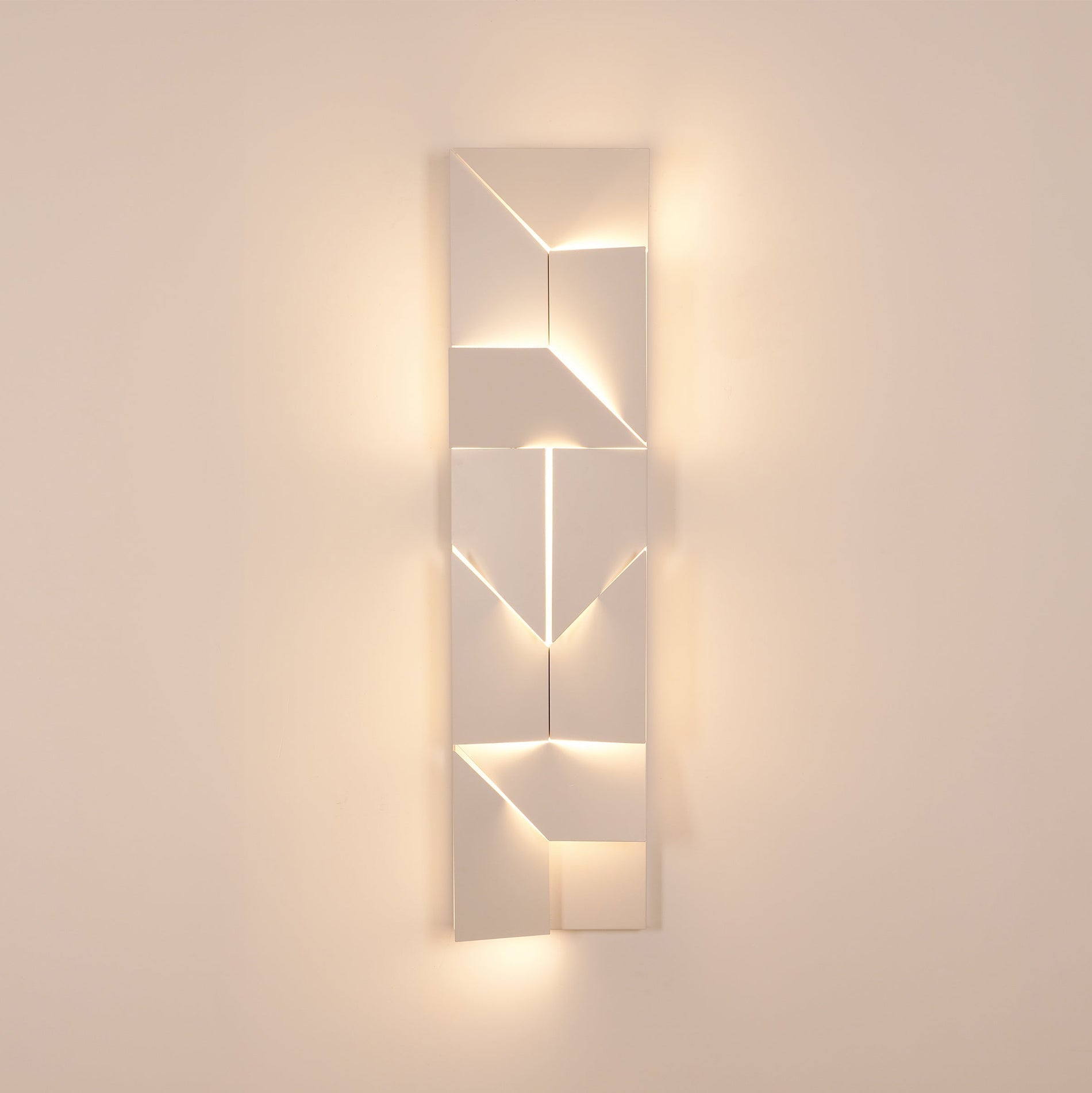 Shadows Wall Lamp