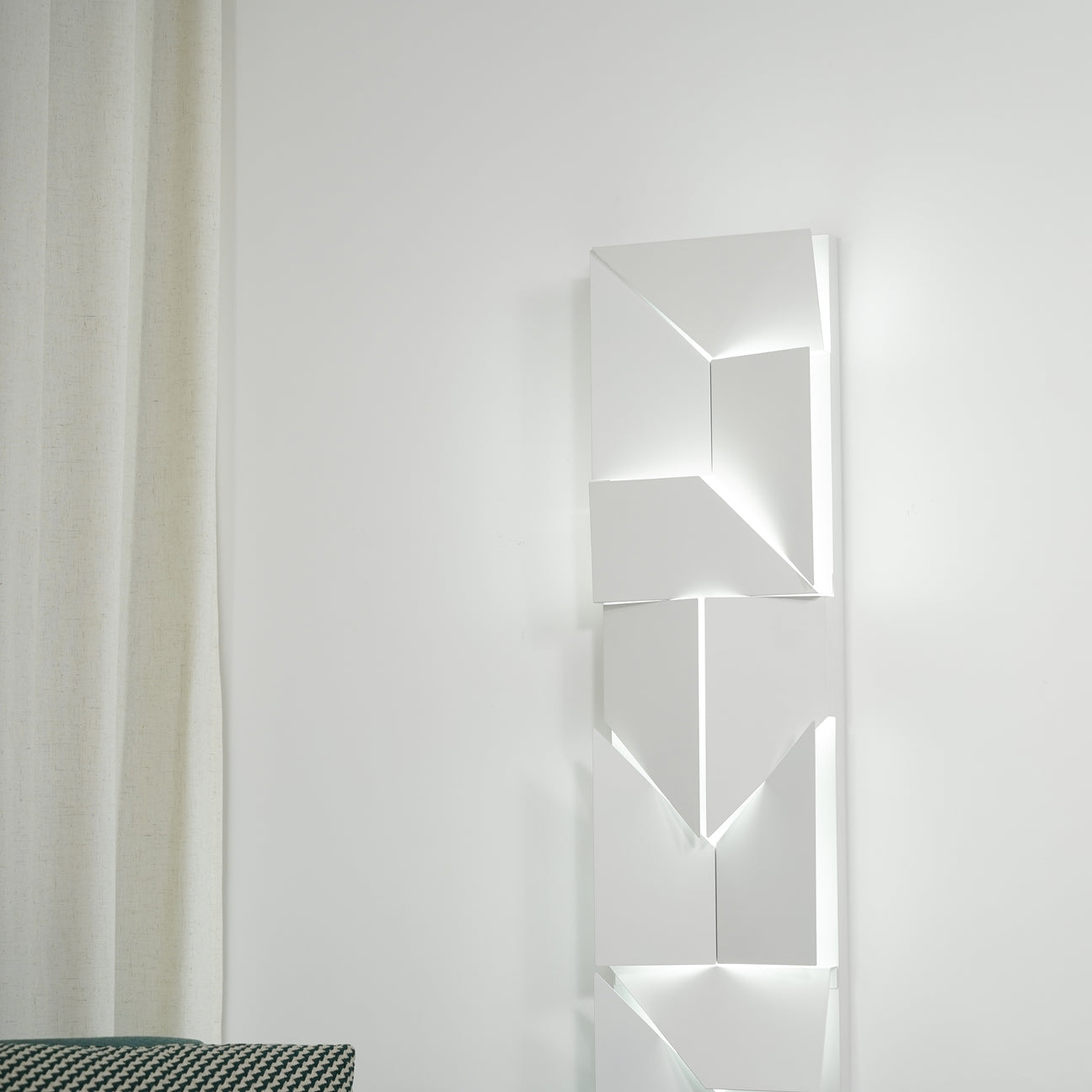 Shadows Wall Lamp