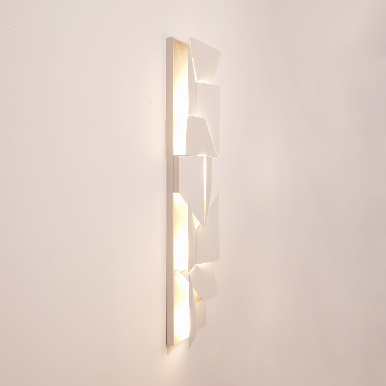 Shadows Wall Lamp