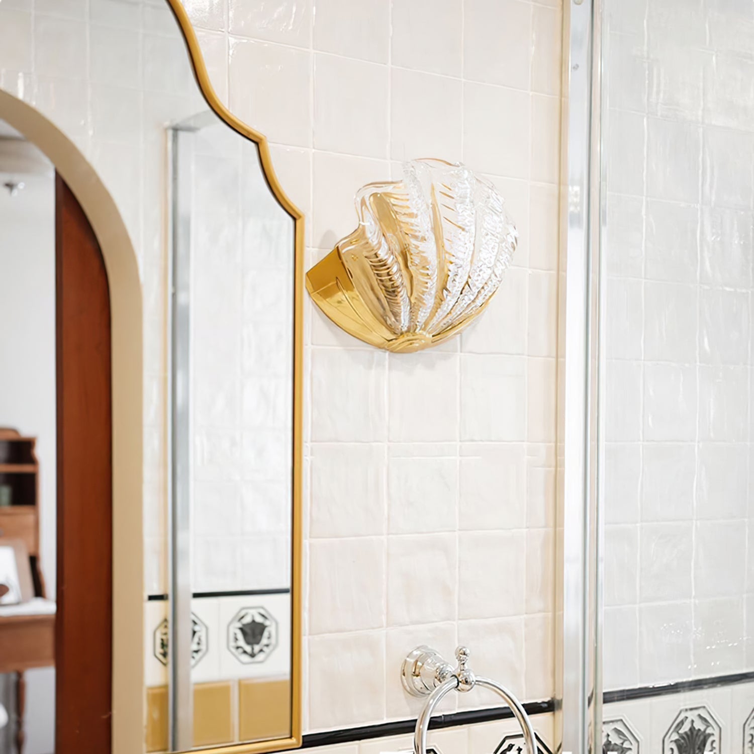 Shell Brass Wall Lamp