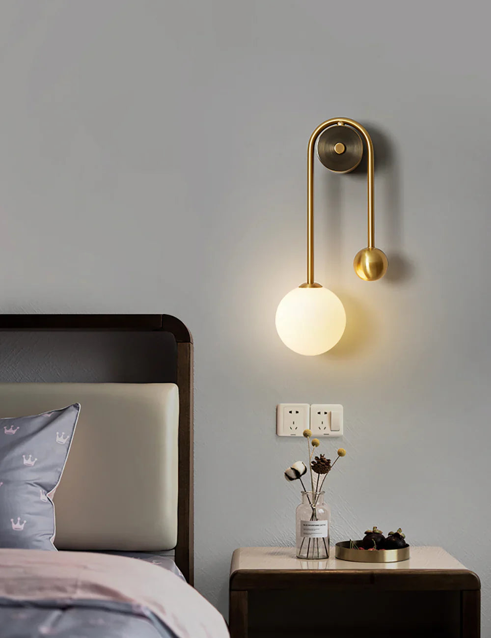 Spherical Light Luxury Wall Lamp