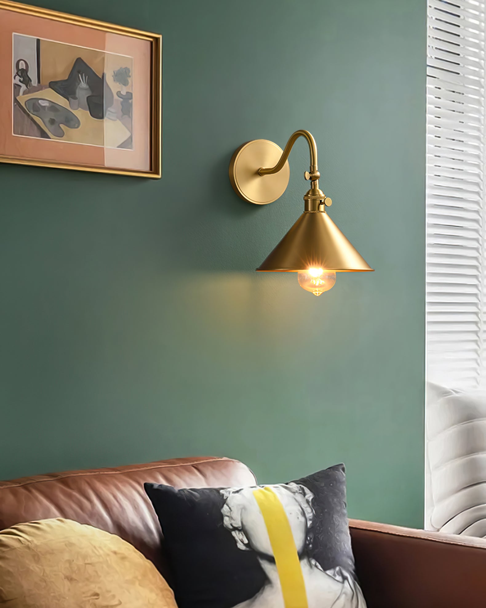 Valmont Wall Lamp