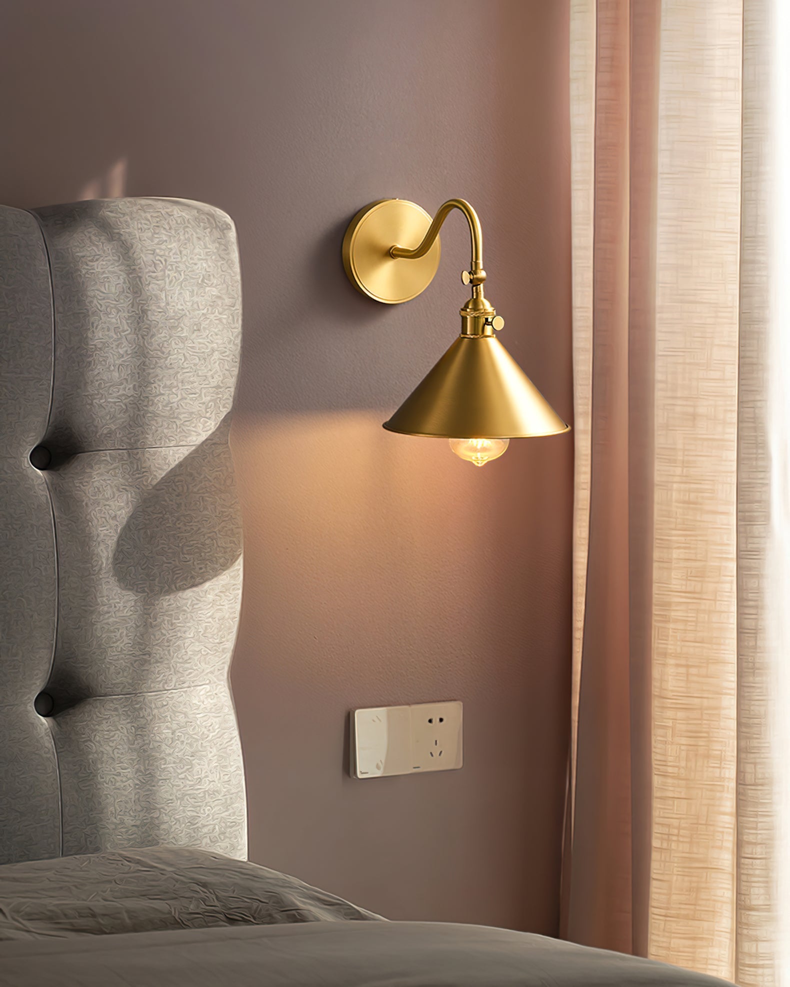 Valmont Wall Lamp