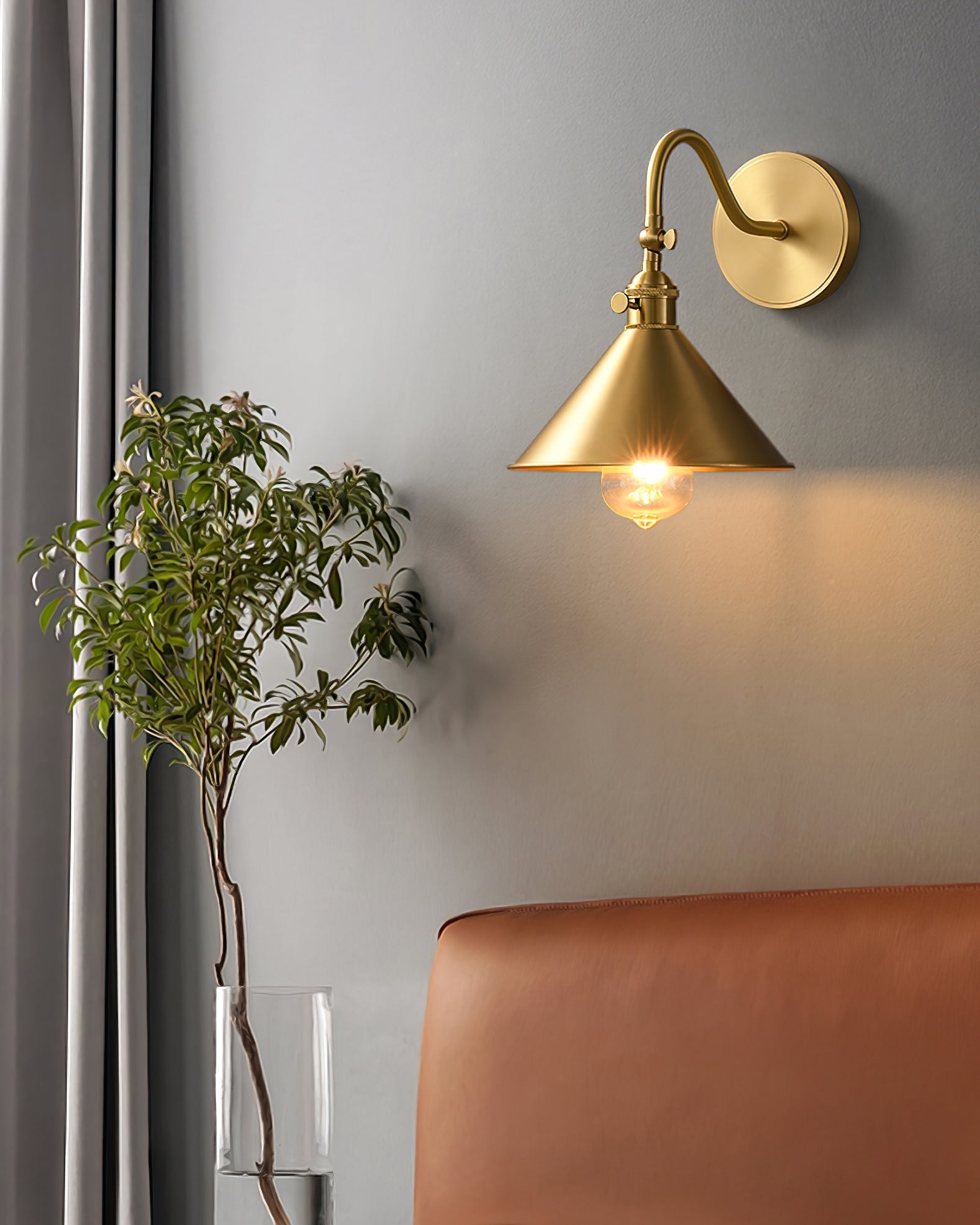 Valmont Wall Lamp