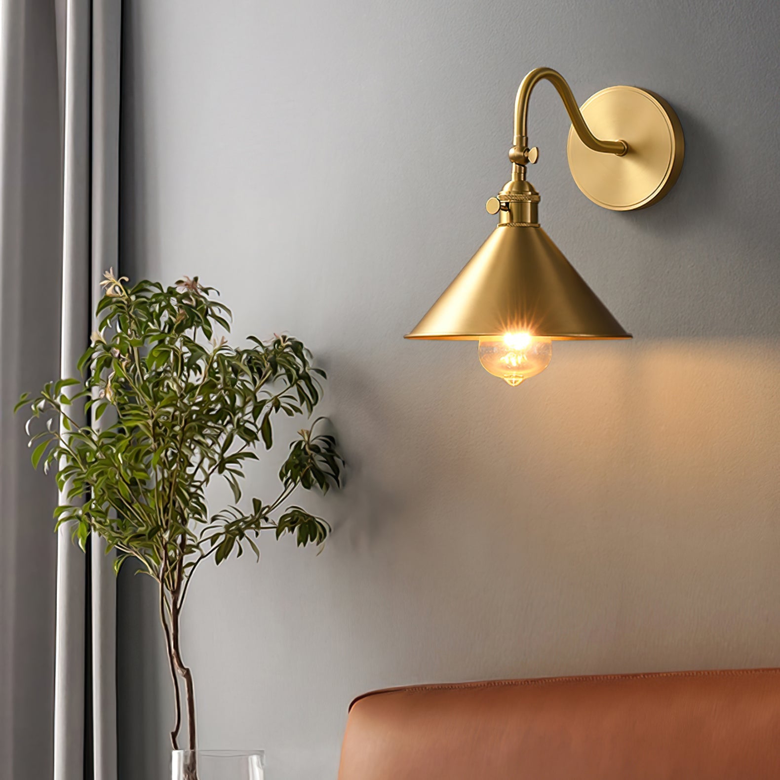 Valmont Wall Lamp