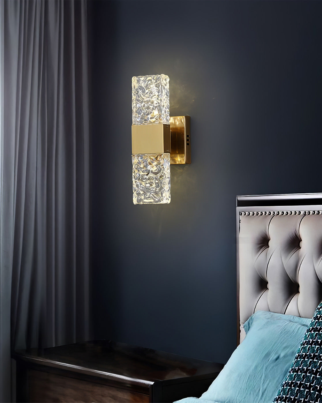 Vega Wall Light