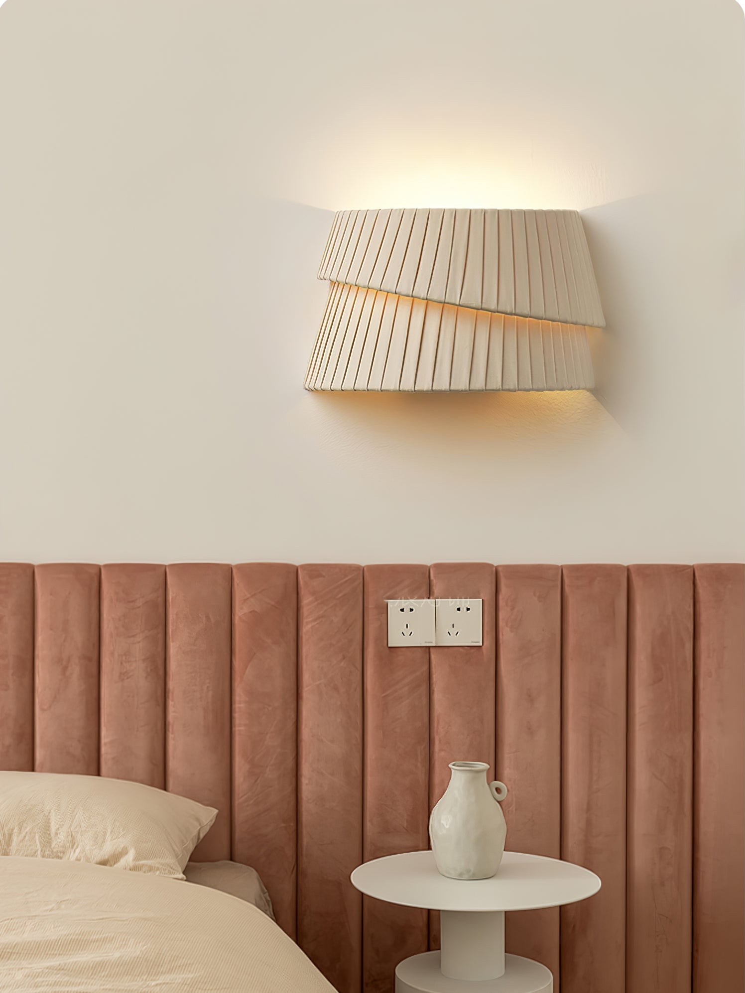 Vela Twist Wall Lamp