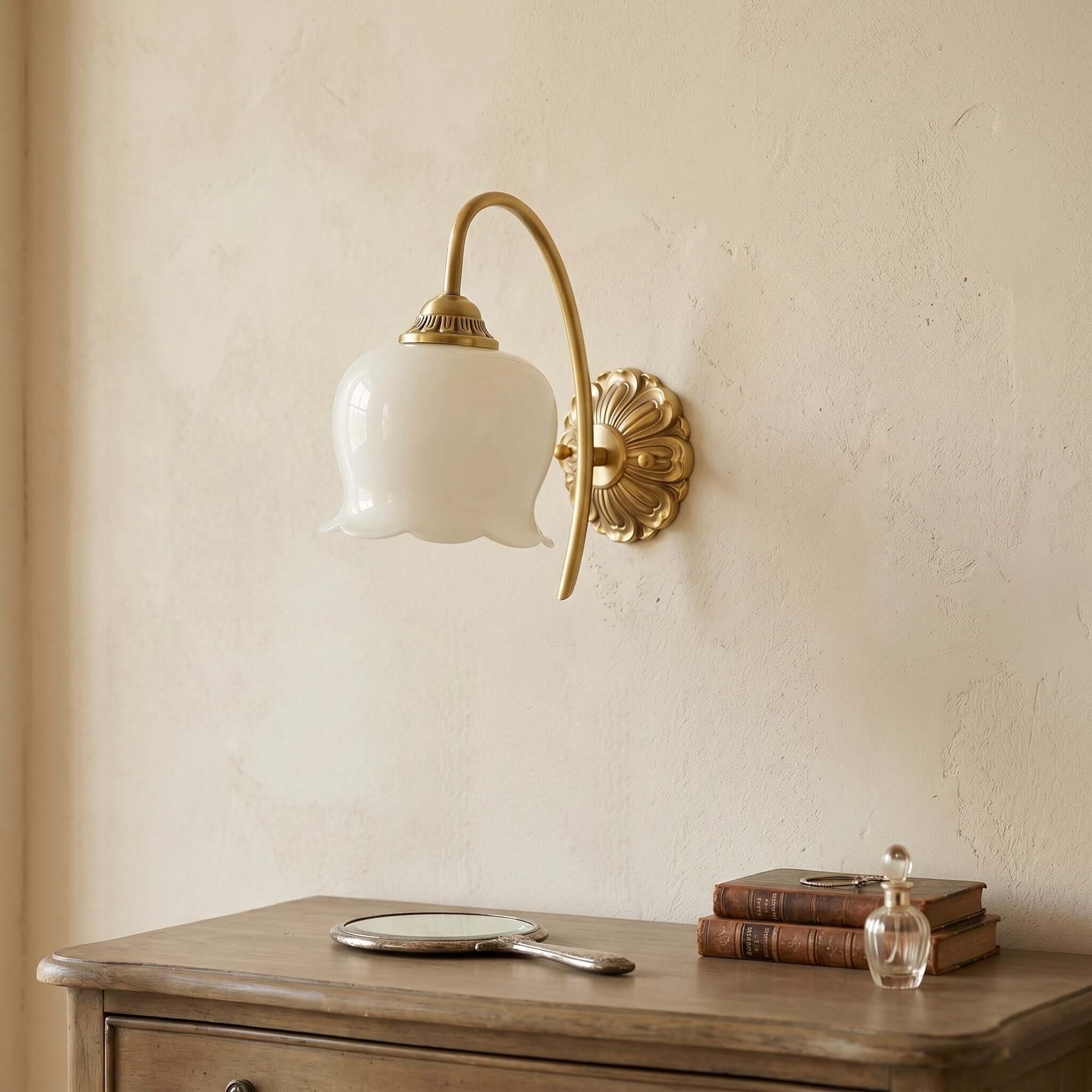 Vintage Mia Brass Wall Lamp – Art Deco Sconce with Fabric Shade