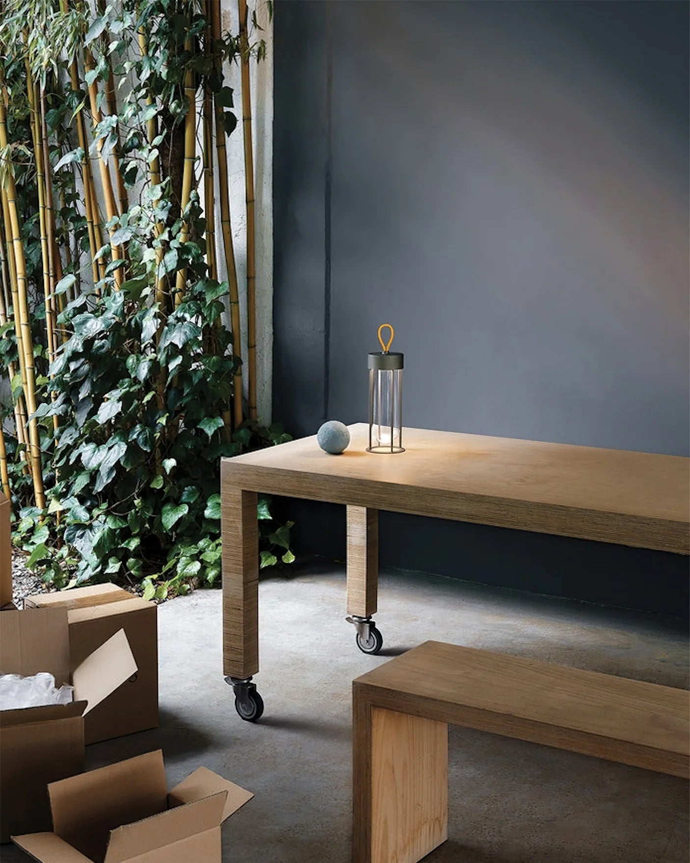 Vitro Built-in Battery Table Lamp