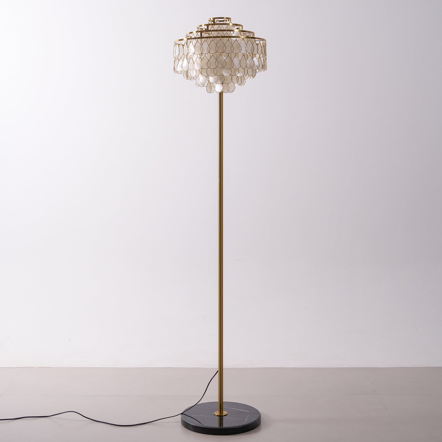 Vivant Shell Floor Lamp