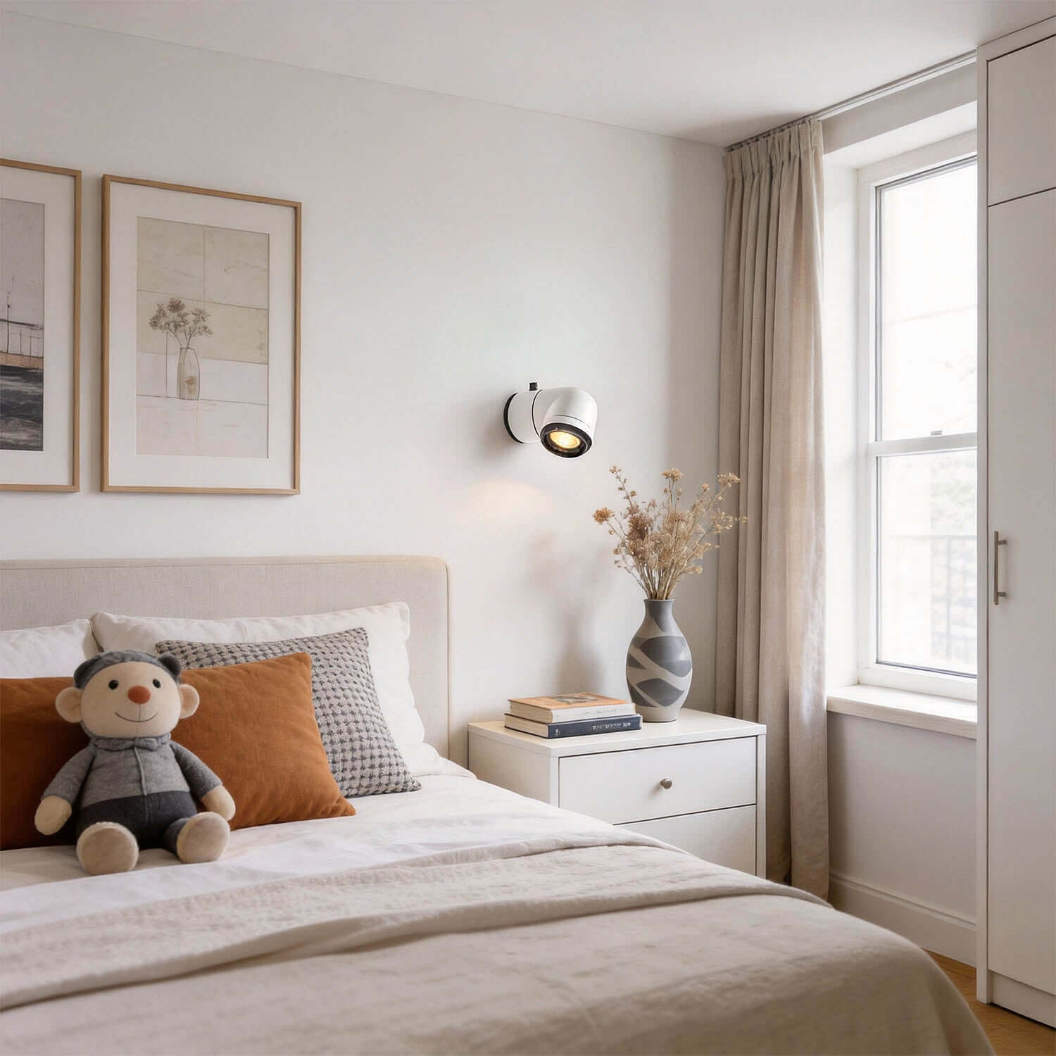 Zolvira Wall Light