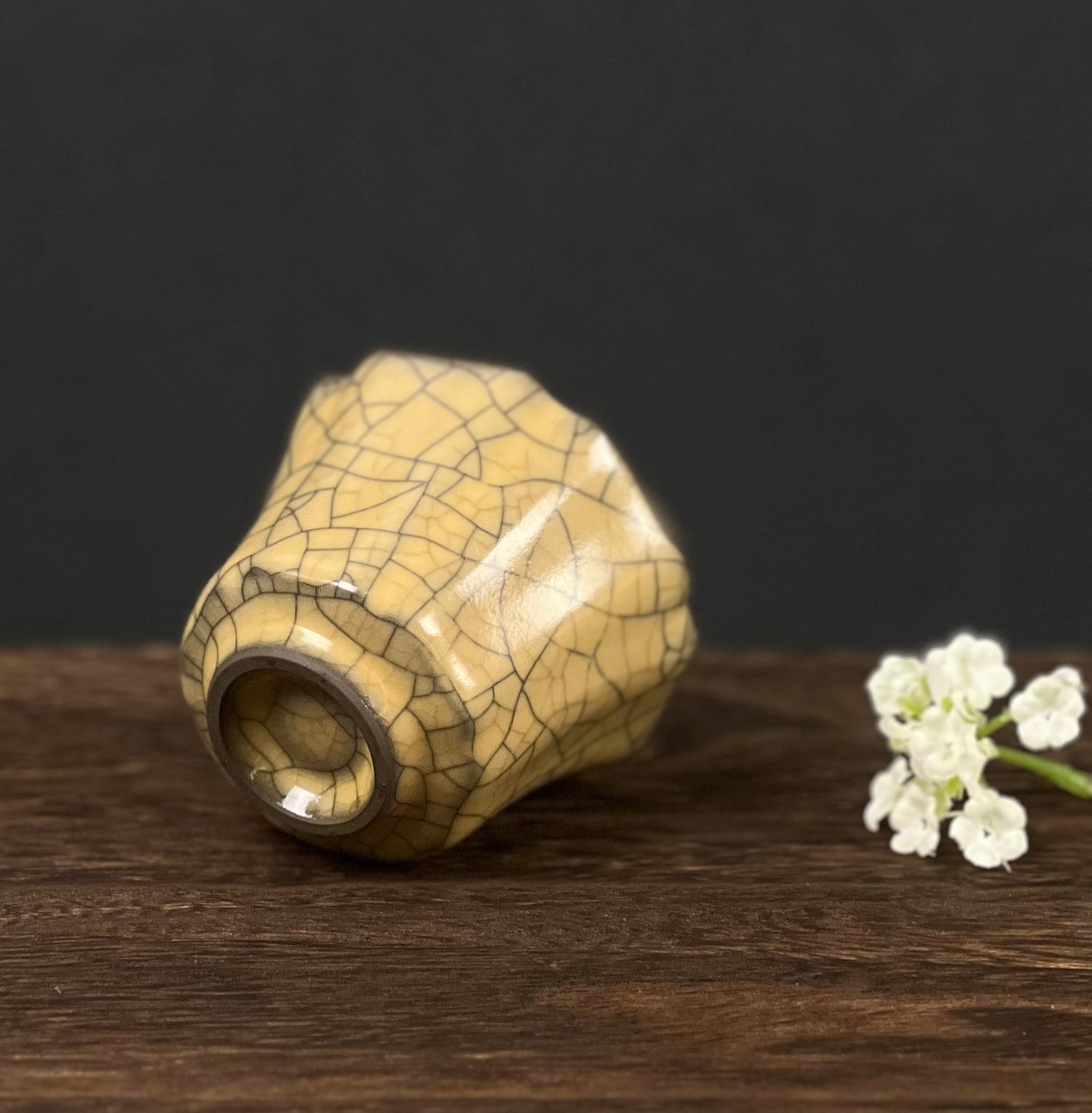 Ge Kiln Crackle Glaze Tea Cup – Hexagonal Handcrafted Ceramic with Ancient Pattern