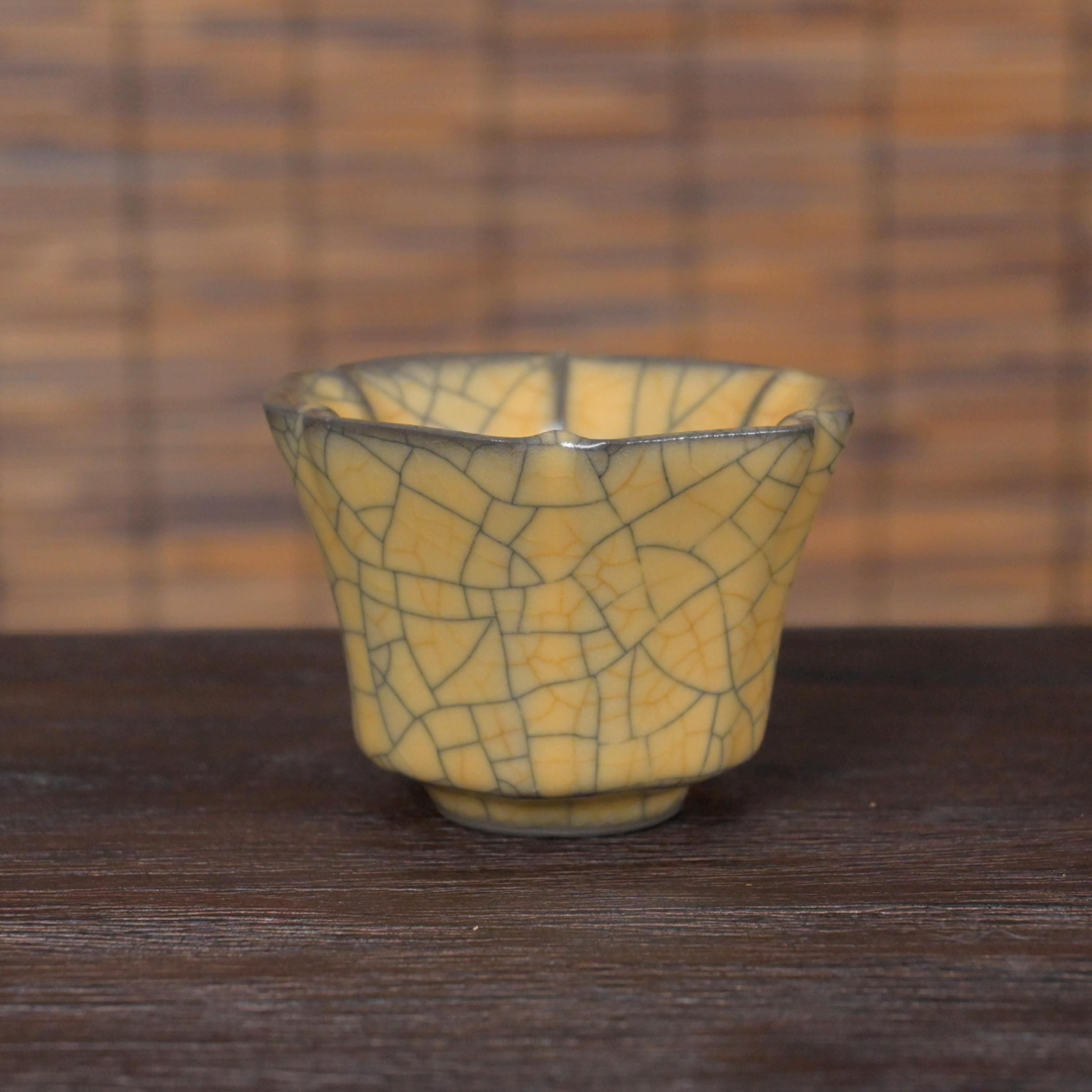 Ge Kiln Crackle Glaze Tea Cup – Hexagonal Handcrafted Ceramic with Ancient Pattern