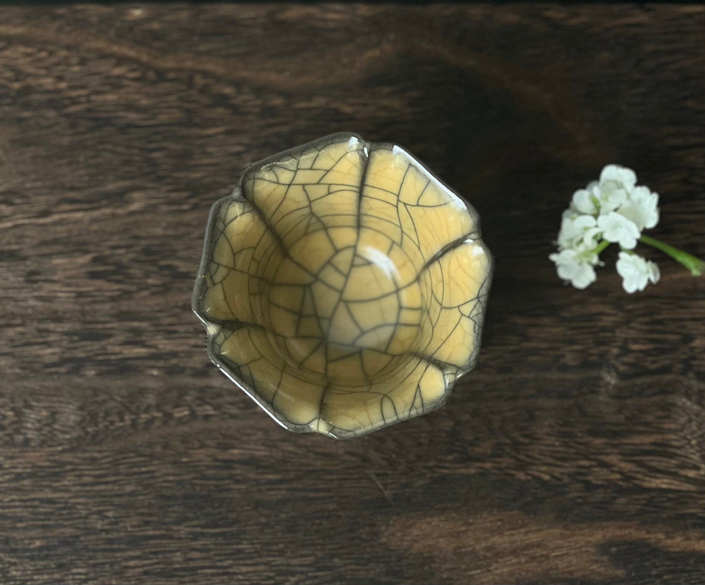 Ge Kiln Crackle Glaze Tea Cup – Hexagonal Handcrafted Ceramic with Ancient Pattern