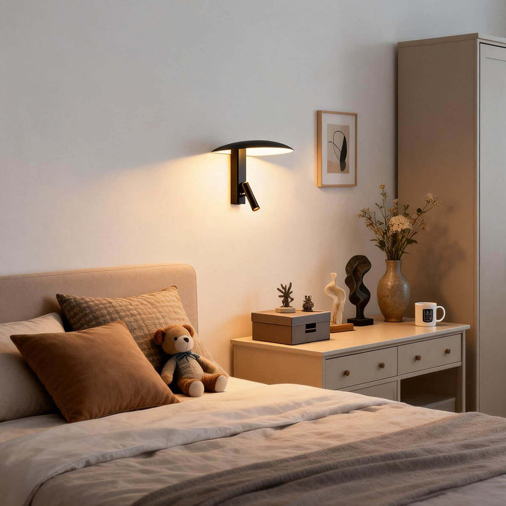 Lynor Wall Light