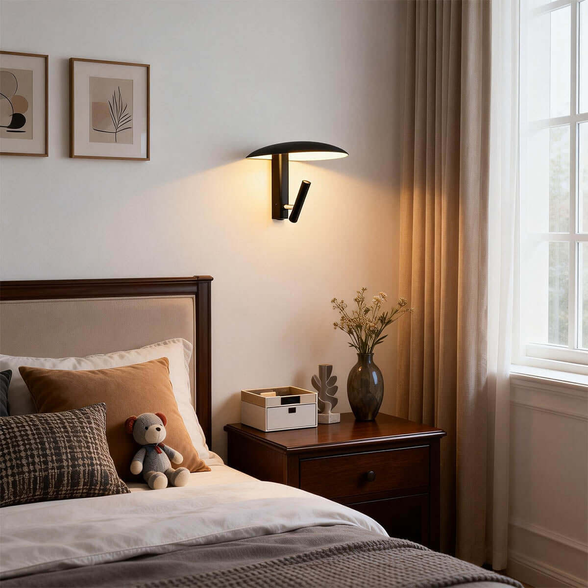 Lynor Wall Light
