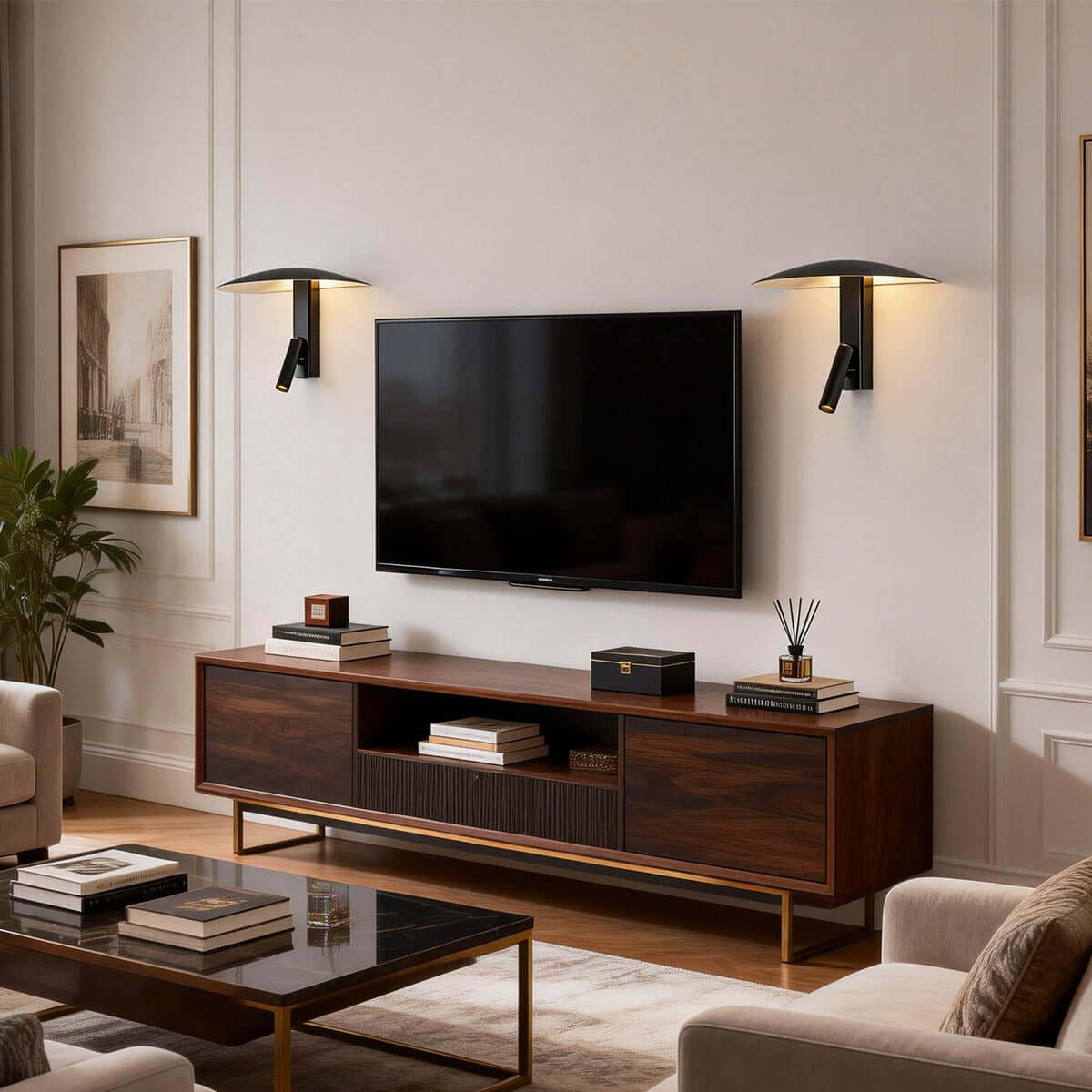Lynor Wall Light
