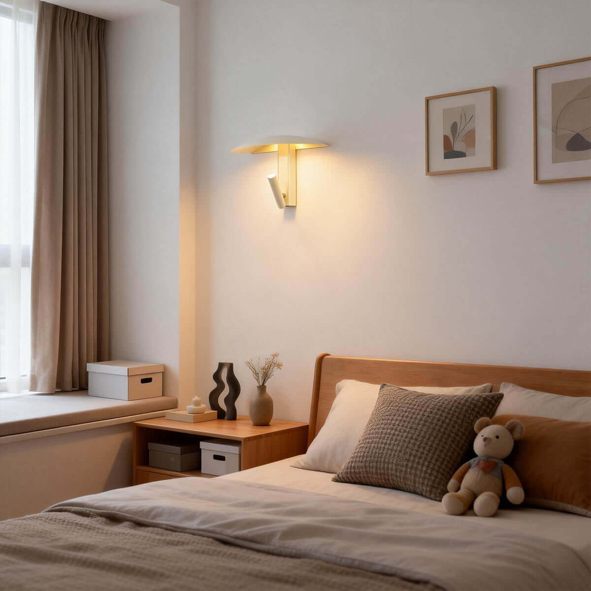 Lynor Wall Light