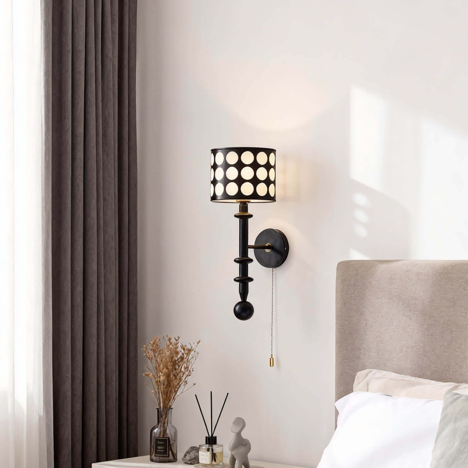 Navira Wall Lamp