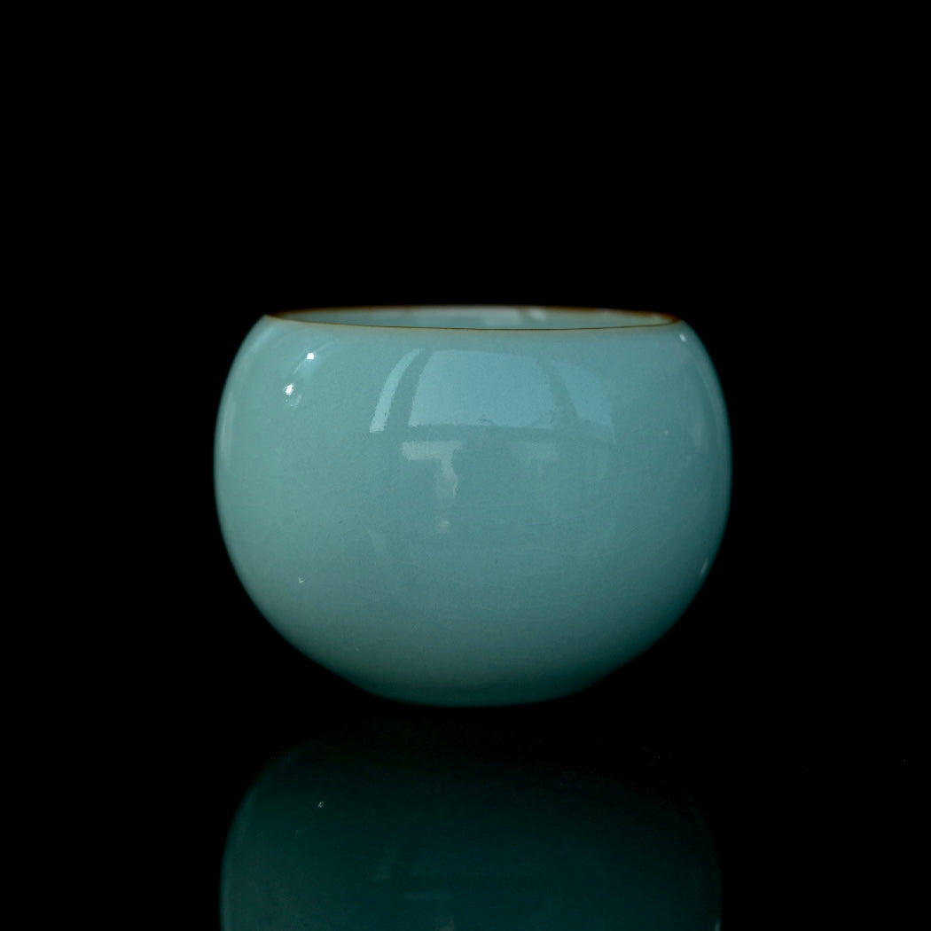 Dragon Egg Ru Porcelain Tea Cup – Sky-Blue Crackle Glaze, 100ml Host Cup