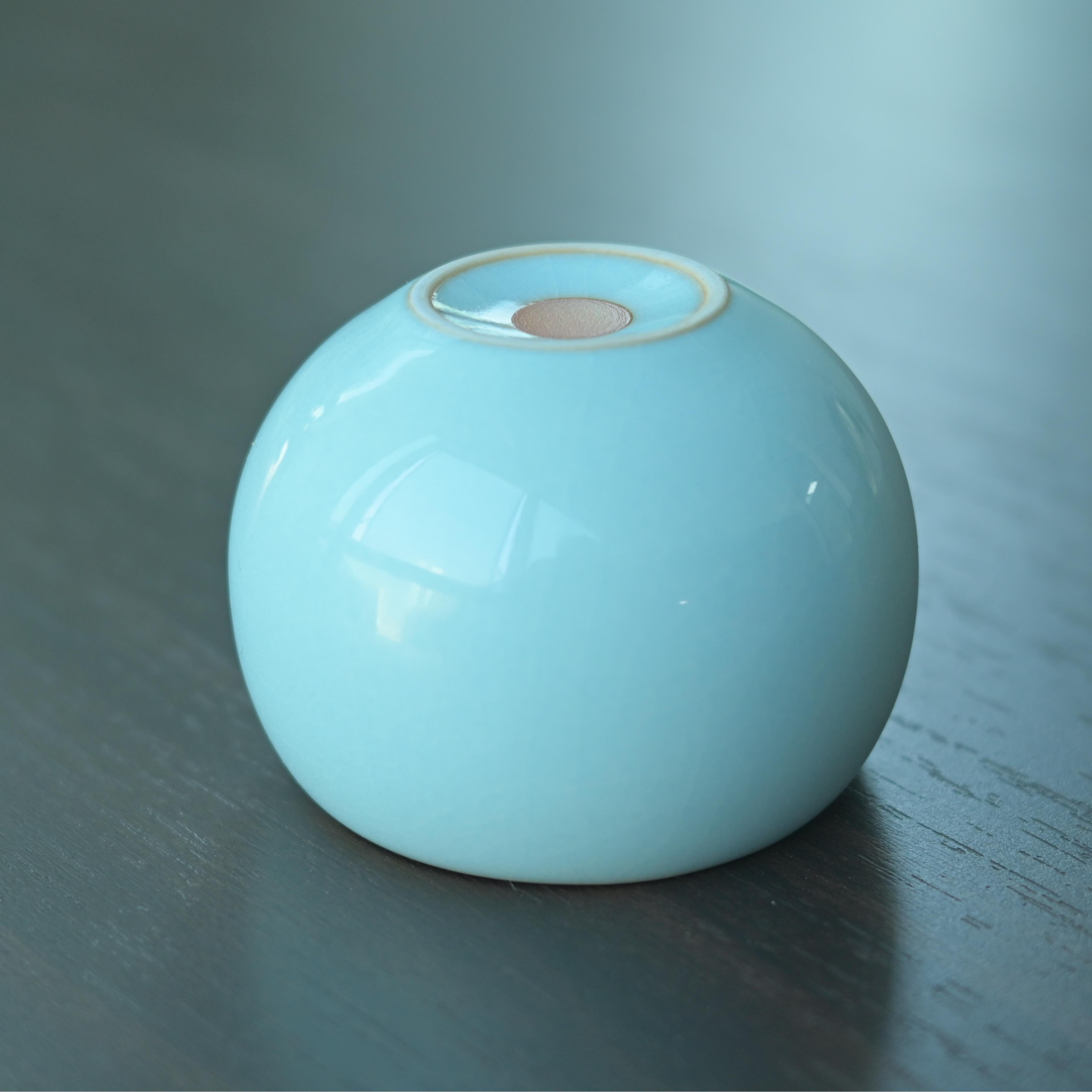 Dragon Egg Ru Porcelain Tea Cup – Sky-Blue Crackle Glaze, 100ml Host Cup