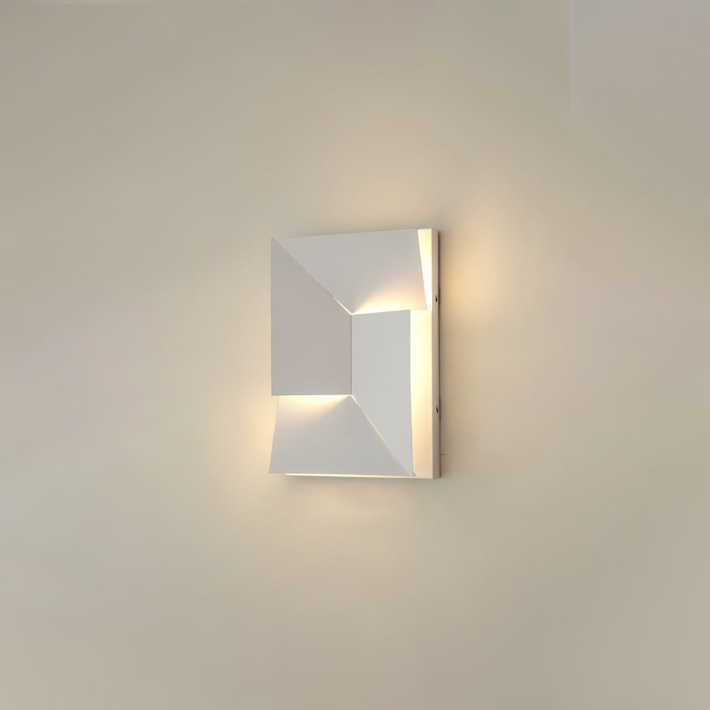Shadows Wall Lamp