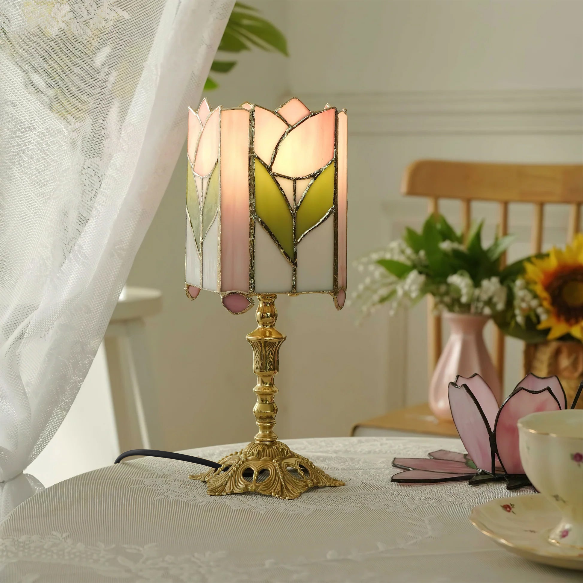 Tulip Tiffany Table Lamp