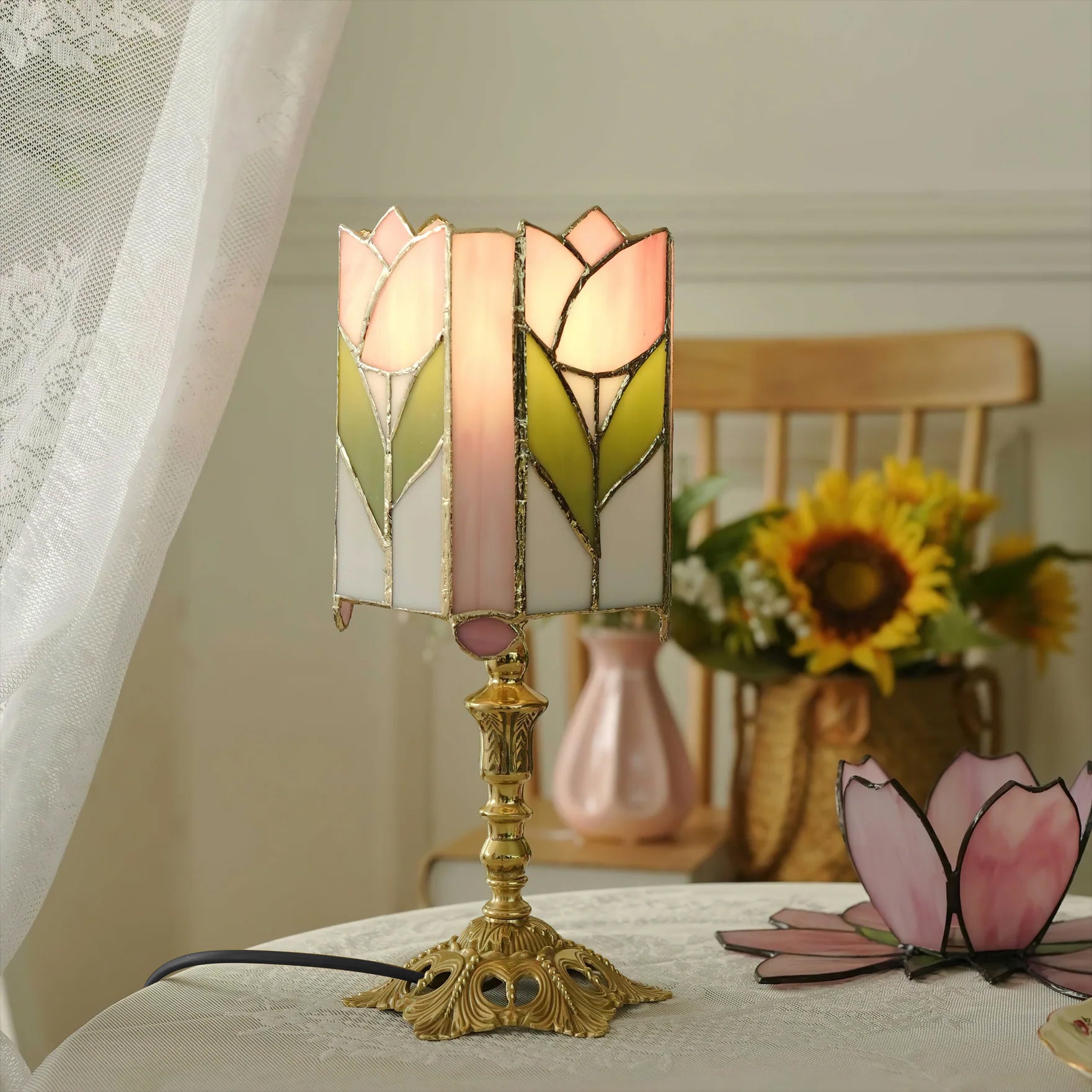 Tulip Tiffany Table Lamp