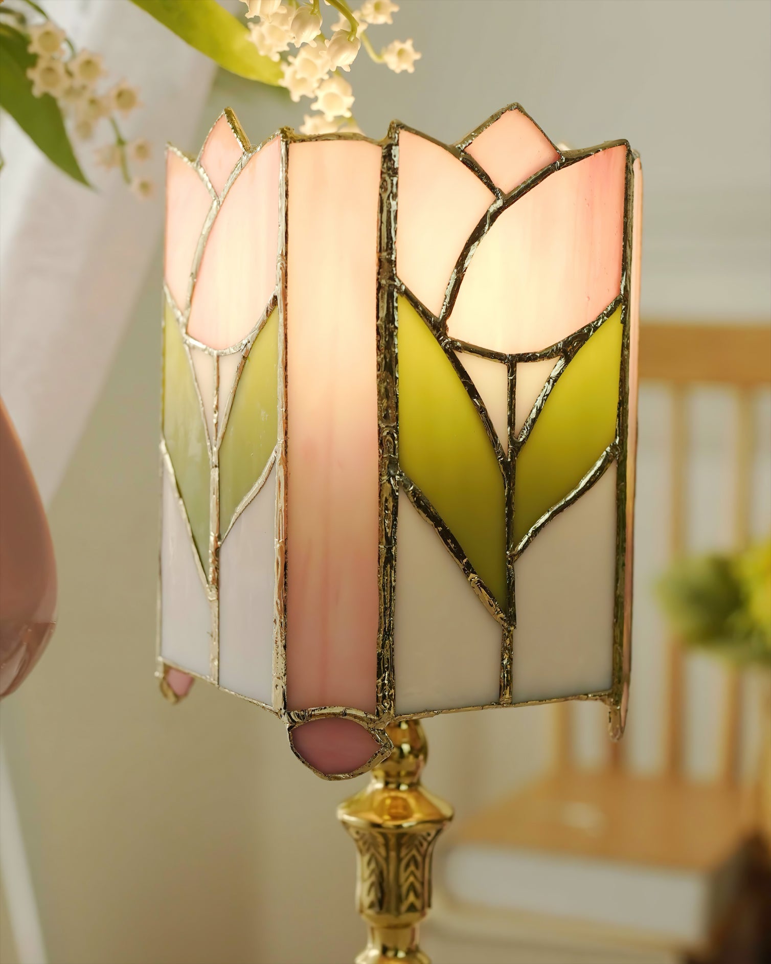 Tulip Tiffany Table Lamp
