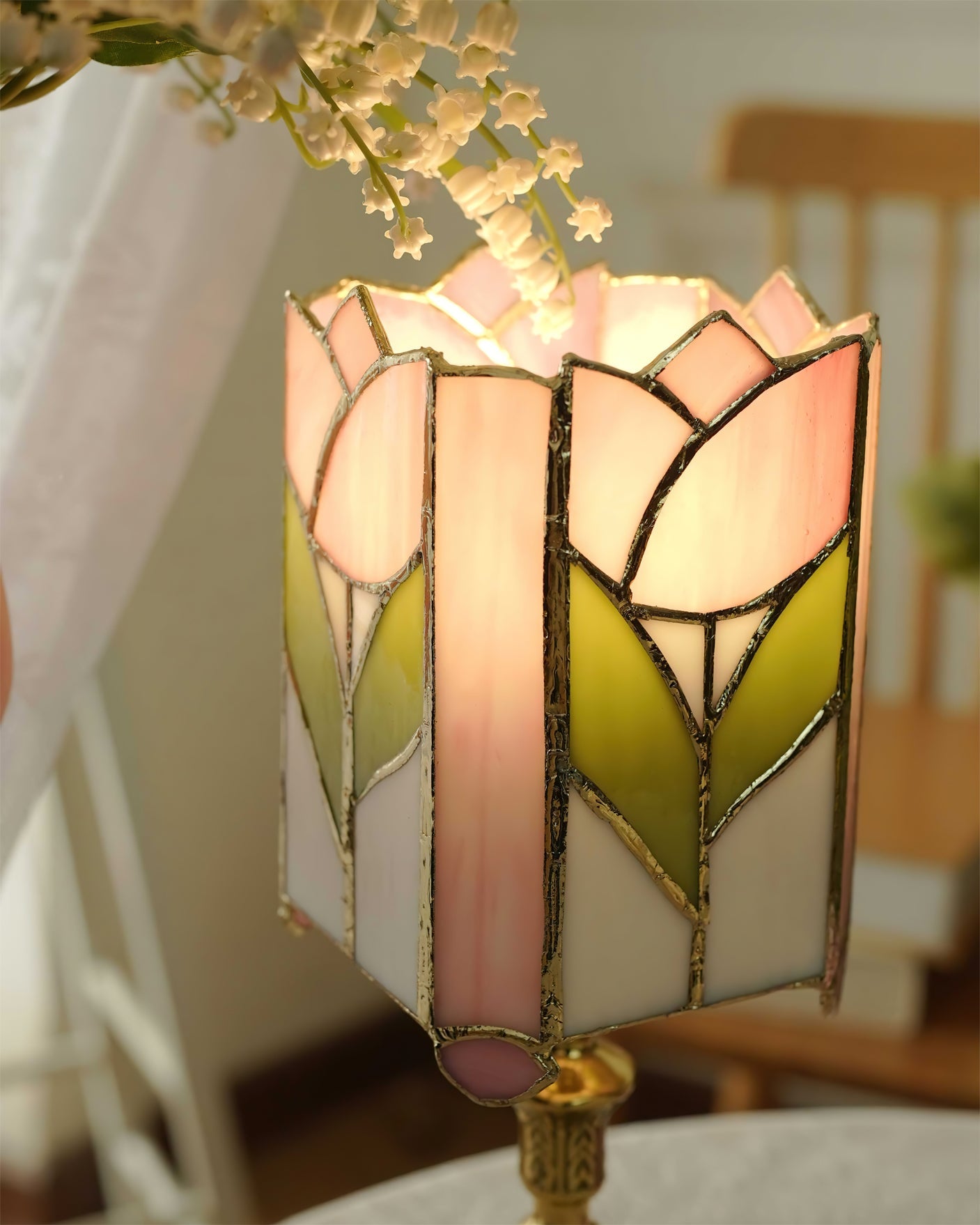 Tulip Tiffany Table Lamp